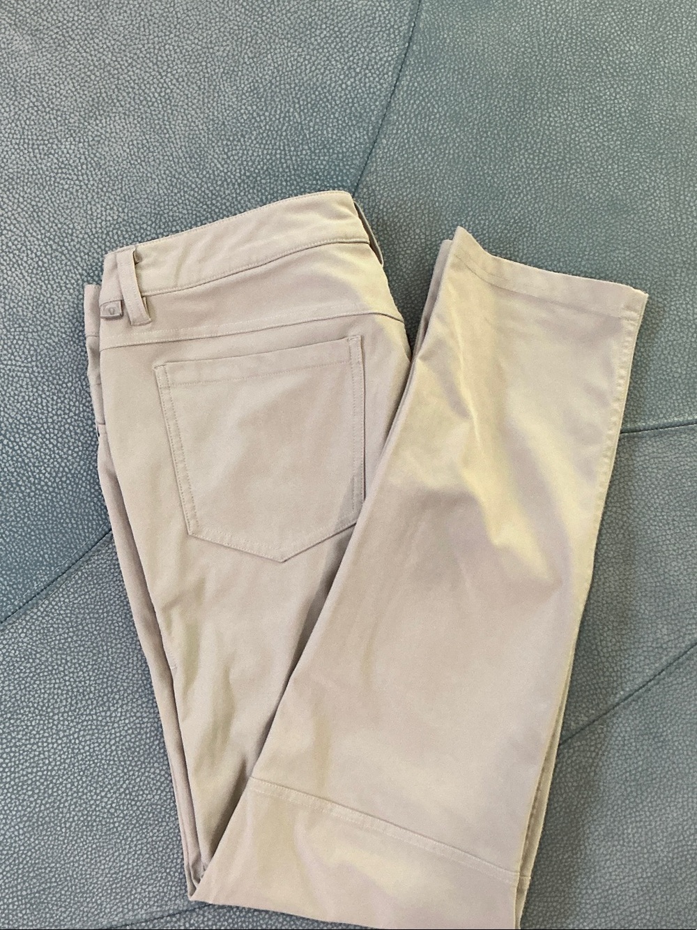 lululemon athletica Men's Chinos in Light Tan